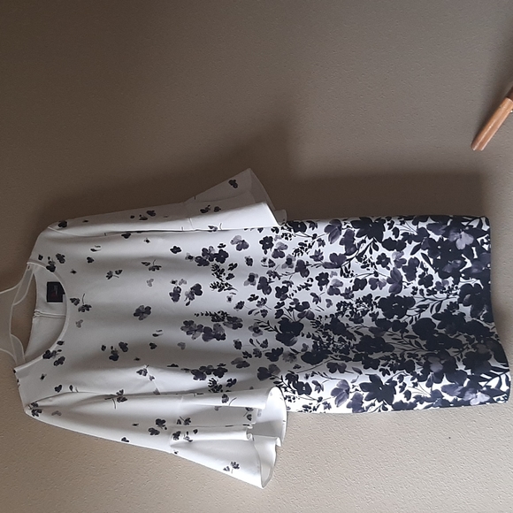 MJ Studio Floral Bell Sleeves Midi Pencil Dress. - Picture 2 of 10